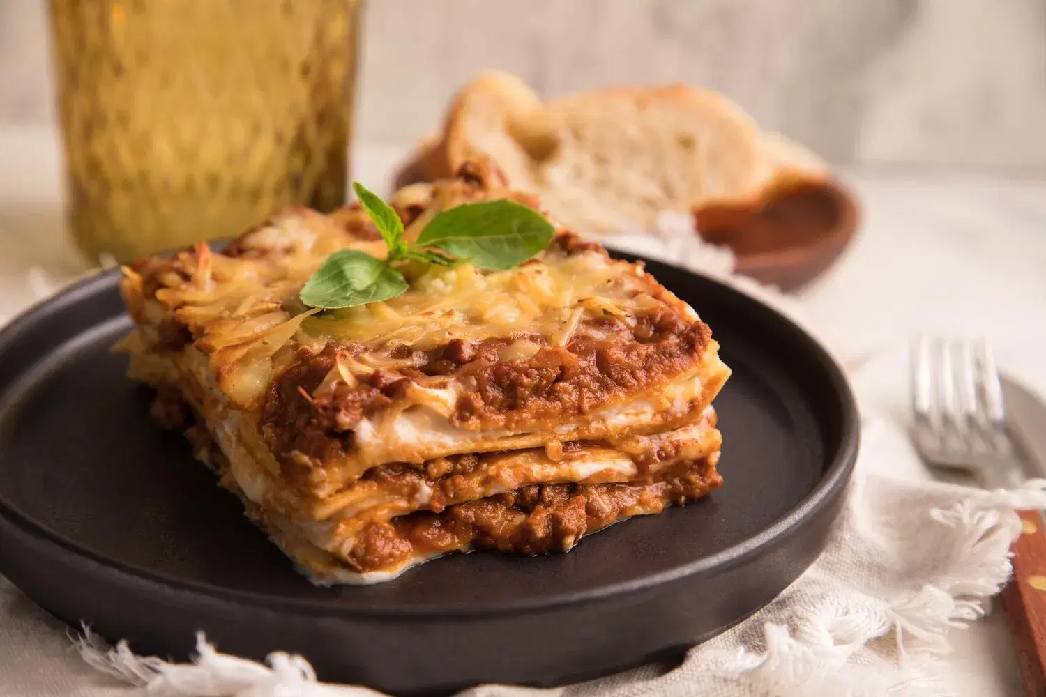 Lasagna https://4kym48m6w0dj35od.public.blob.vercel-storage.com/dishes/internal/lasagna-1759437301460.webp