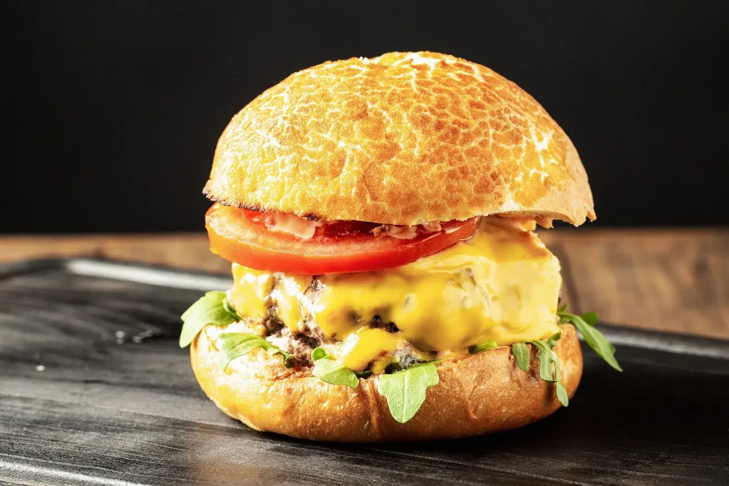 Cheeseburger Cheeseburger https://4kym48m6w0dj35od.public.blob.vercel-storage.com/dishes/internal/cheeseburger-1759360683774.webp