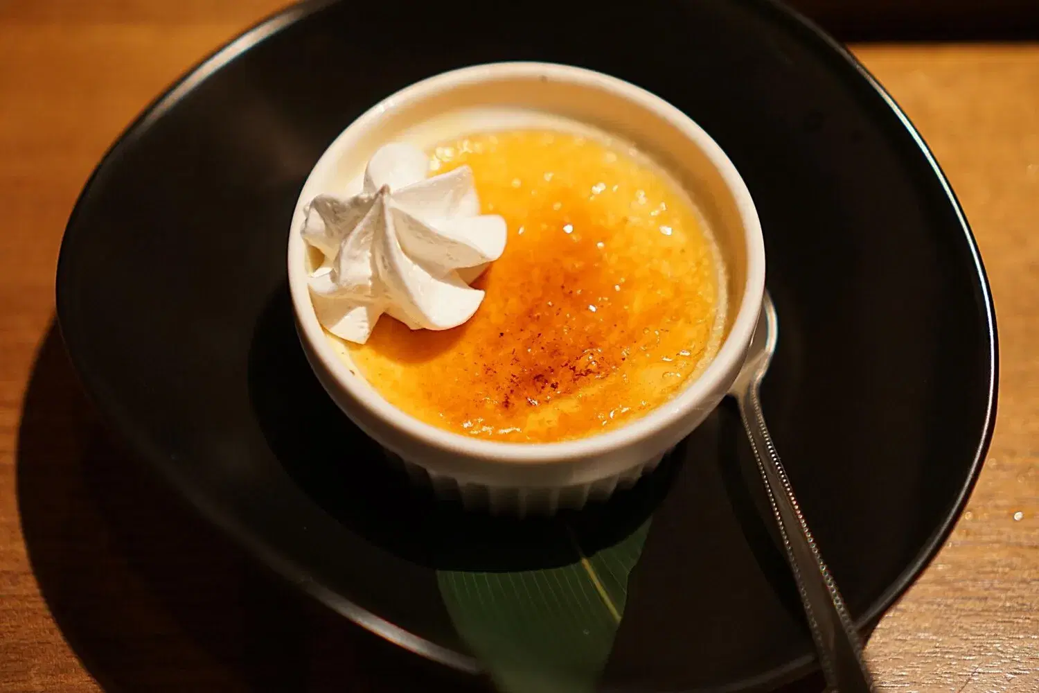 Crème brûlée Crème brûlée https://4kym48m6w0dj35od.public.blob.vercel-storage.com/dishes/internal/cr-me-br-l-e-1759361019716.webp