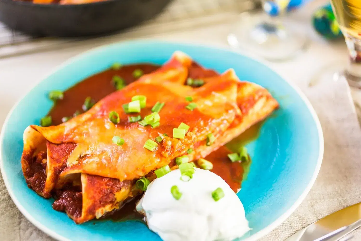 Enchiladas Enchiladas https://4kym48m6w0dj35od.public.blob.vercel-storage.com/dishes/internal/enchiladas-food--1759434590903.webp