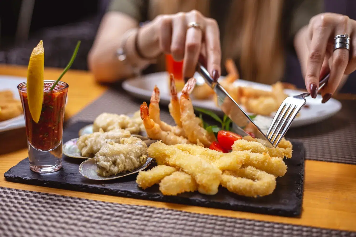 Seafood Platter Seafood Platter https://4kym48m6w0dj35od.public.blob.vercel-storage.com/dishes/internal/seafood-platter-1759497281427.webp